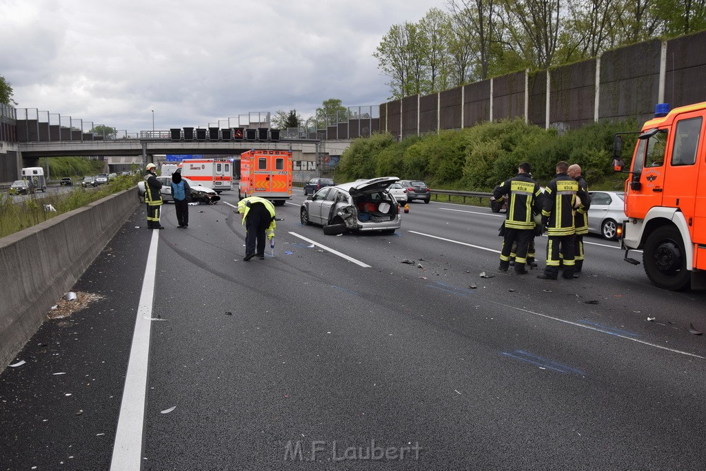 VU Auffahrunfall A 3 Rich Oberhausen kurz vor AS Koeln Dellbrueck P138.JPG - Miklos Laubert